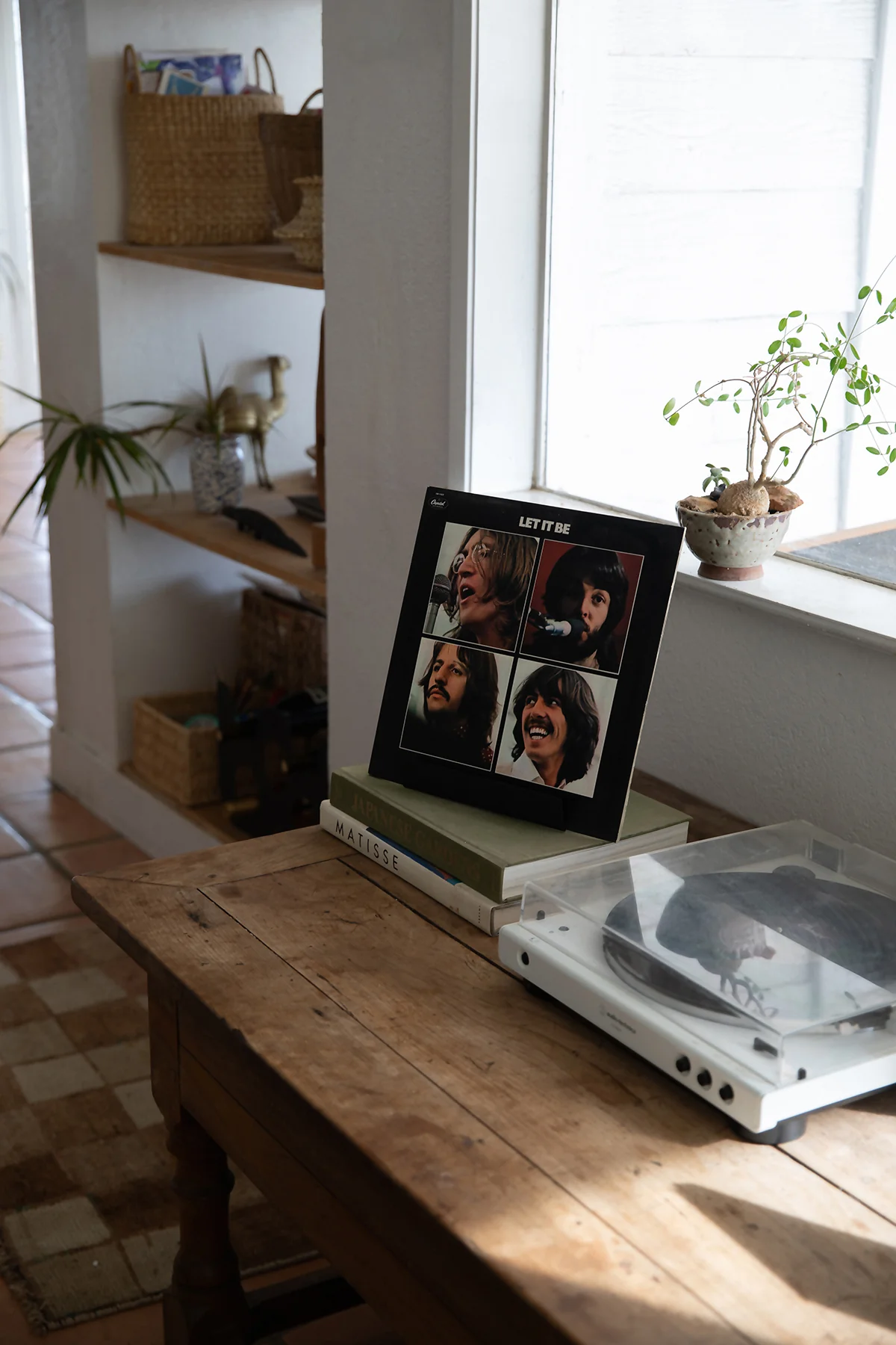 Now Playing Stand - Black - Image 3